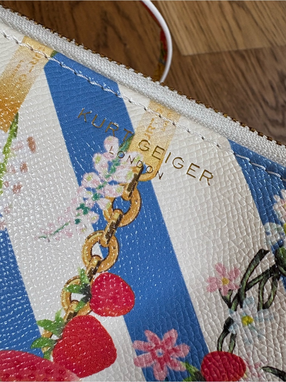 Kurt Geiger London Wristlet Strawberry & Gold Accents NWOT - Picture 3 of 8
